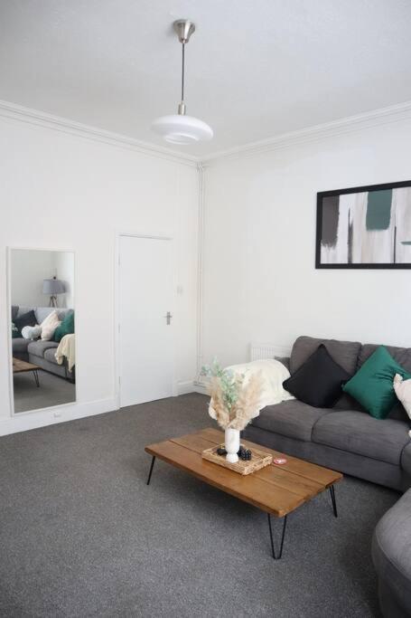 Spacious 1 Bedroom Apartment Leicester Esterno foto